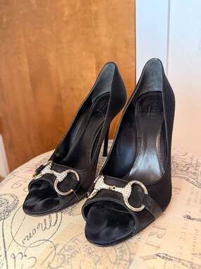 Gucci Horsebit Crystal Satin Peep Toe Stiletto Pumps Black Size 38 Made in Italy